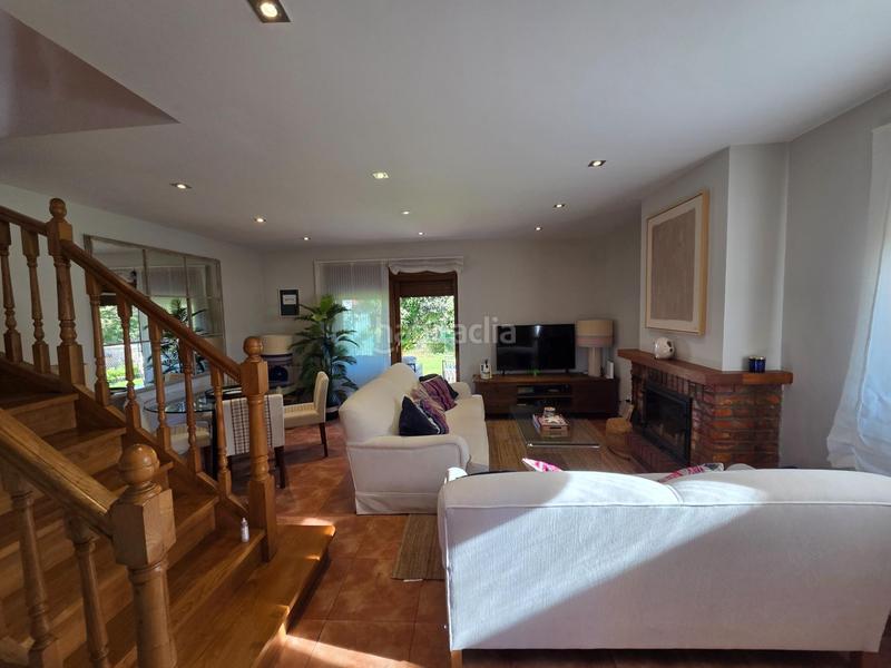 Foto 1ce12eca-7fc1-4b5a-aa23-102b581480c4. Casa pareada chalet pareado con jardin en hinojedo en Suances