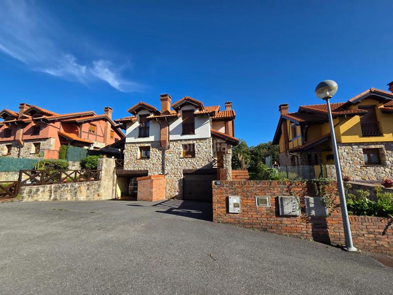 Foto b7f0608b-dd62-47e0-9b39-589de46b0200. Casa pareada chalet pareado con jardin en hinojedo en Suances