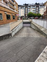 Aparcament cotxe a Avenida Besaya
