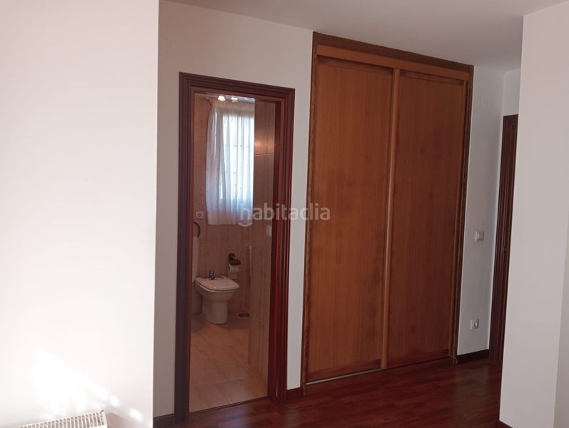 Foto 0d70faae-a162-40c3-8250-a99dc906f6ea. Xalet amb aparcament a Miengo pueblo Miengo