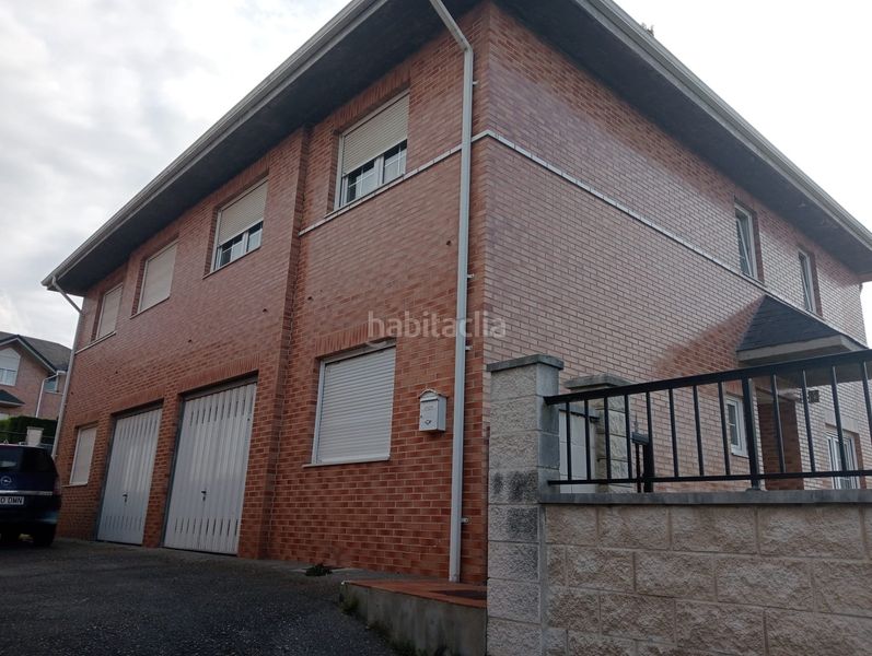 Foto 400f2cf7-73ff-4bb7-9d1f-531d6a54b0e1. Xalet amb aparcament a Miengo pueblo Miengo