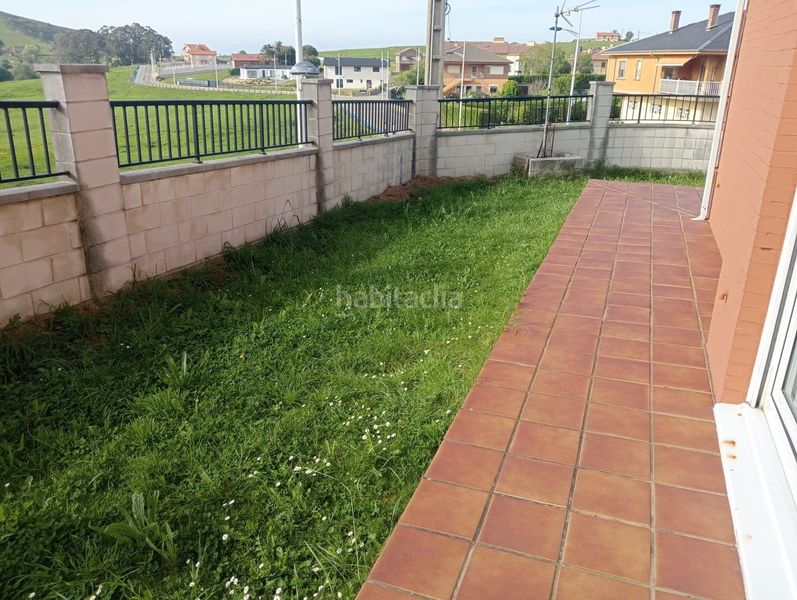 Foto b4c1fa8d-e504-4a59-bd93-2c0363c5623a. Xalet amb aparcament a Miengo pueblo Miengo