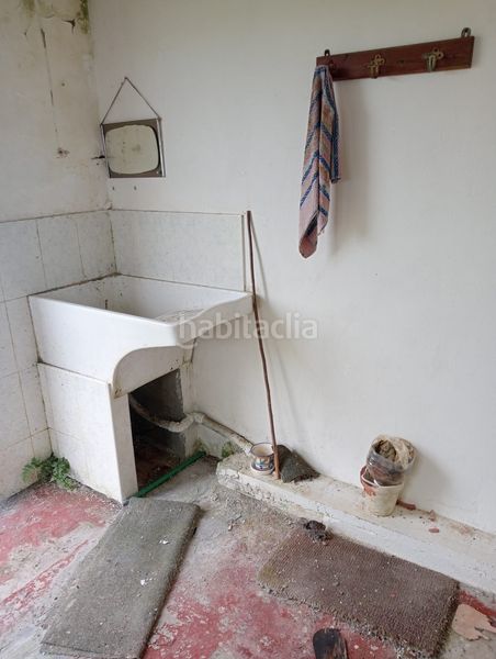 Foto fdb1950d-16de-46cb-93a6-dc461a555c29. Casa adossada a Reocín