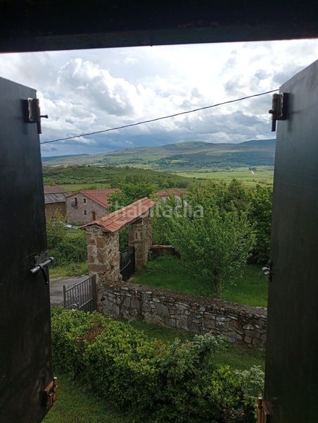 Foto ff1e20e2-cb7d-4805-9c61-6ac0171b9532. Masia amb aparcament a Valdeolea