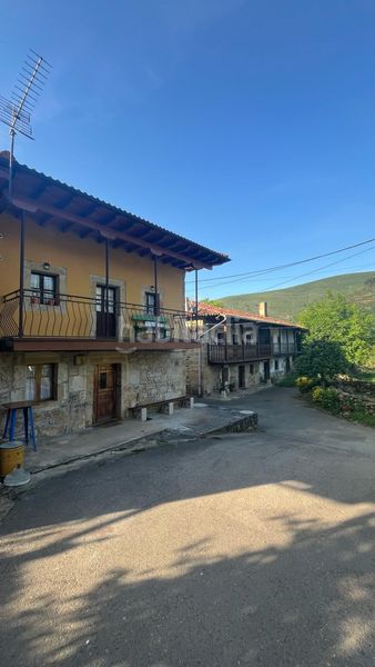 Foto b530c31f-b9fe-4370-84e9-62aa801fa451. Maison dans Luena