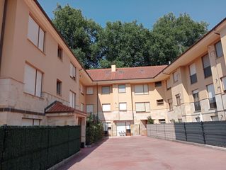 Ground floor in Santiurde de Toranzo. Bajo con jardin