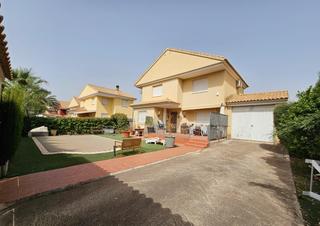 Chalet à La Alcayna. Espléndido chalet en la alcayna, molina de segura  oportunidad ú