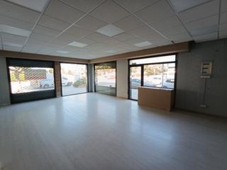 Lloguer Local Comercial  Avinguda burriac. Local diafano gran escaparate
