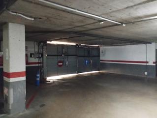 Lloguer Aparcament cotxe a Centre. Plazas de parking junto renfe - 90€ cada una