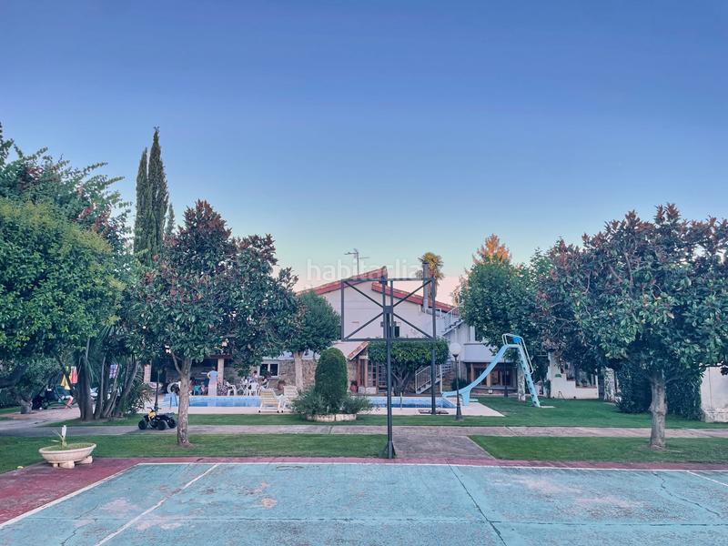 Foto 4b75f954-93dc-4f0f-a810-88ede16bda25. Chalet con parcheggio piscina in Albelda de Iregua