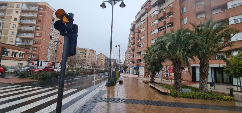 Foto b6f00b5a-b520-4615-a437-f418156fd215. Geschäftsraum in calle general vara de rey 66 in Jesuitas Logroño