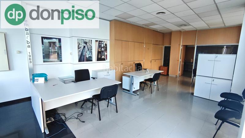 Foto 903e1065-907a-4f22-96a0-507a06467a46. Alquiler local comercial en calle castilla 85 local comercial a pie de calle en Santander