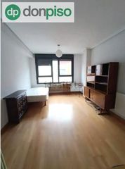 Apartament a Castilla - Hermida. Vivienda cerca de la plaza de las estaciones