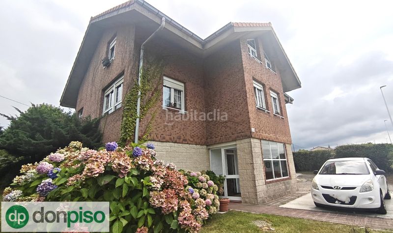 Foto 0a7b3941-a472-4faa-aa42-2069c9448207. Chalet con camino parcheggio in Bezana - Prezanes Santa Cruz de Bezana