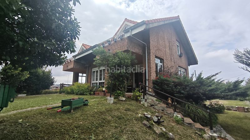 Foto 38f4e2a5-129e-4ce0-9388-492609dad9a9. Chalet con camino parcheggio in Bezana - Prezanes Santa Cruz de Bezana