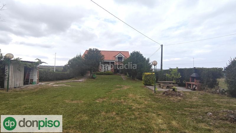 Foto eb931325-5ad9-443d-8cf0-58720dd33a0e. Chalet con camino parcheggio in Bezana - Prezanes Santa Cruz de Bezana