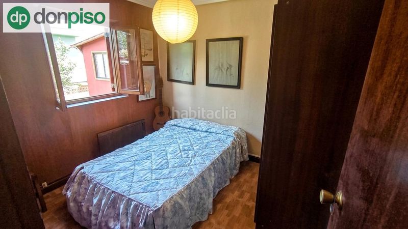 Foto f8def09e-aed2-4793-a60d-6f5651e396a6. Casa aparellada amb aparcament a Corrales de Buelna (Los)