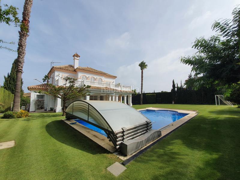 Foto 02f35055-f93d-4088-b0f1-66892417f9dd. Lloguer casa amb aparcament piscina a La Alcaidesa