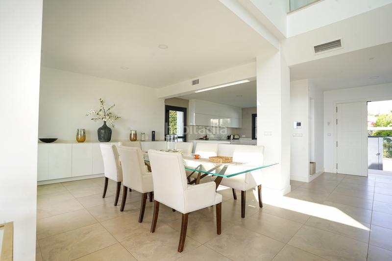 Foto 32e1d874-26ac-4091-a23a-f97fcc54a2a2. Casa amb aparcament piscina a La Alcaidesa