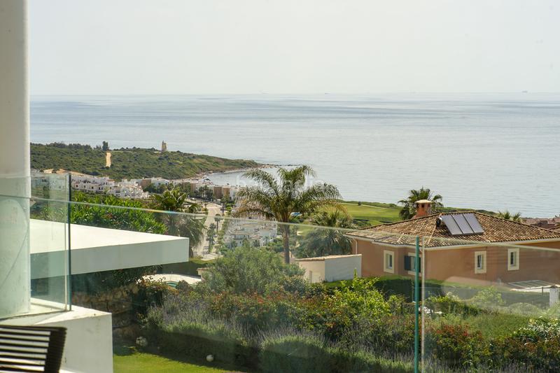 Foto 5693eea8-f52d-4e4d-8eed-b323e03f0758. Casa amb aparcament piscina a La Alcaidesa