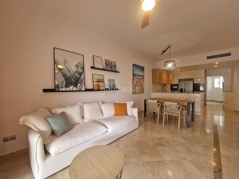 Foto 0bd3f50f-bcad-4259-bc13-0365e750d66f. Location rez-de-chaussée avec parking piscine dans La Alcaidesa