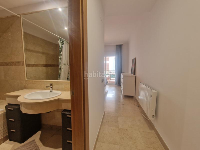 Foto 0eb3634e-caa6-437d-bc1c-9ca122d78093. Location rez-de-chaussée avec parking piscine dans La Alcaidesa