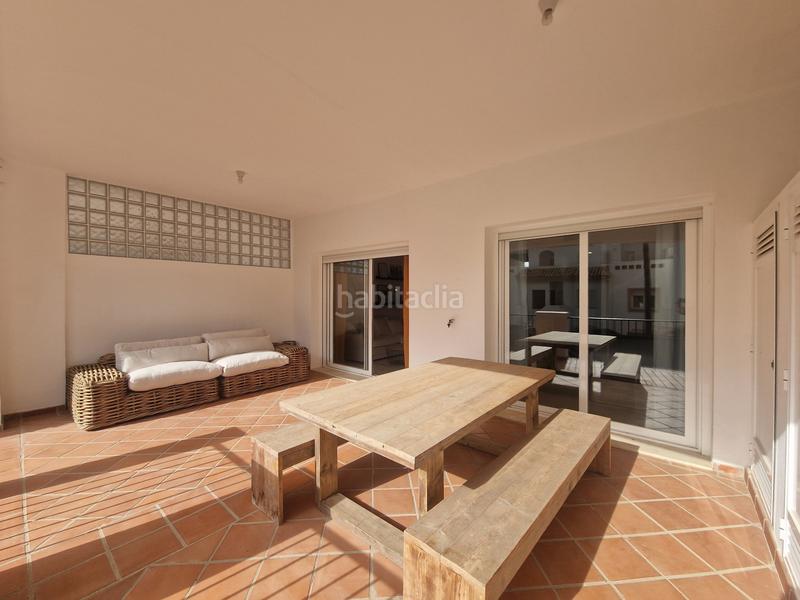 Foto b5f997d2-e5db-4e48-9097-7fdea84d9b6e. Location rez-de-chaussée avec parking piscine dans La Alcaidesa