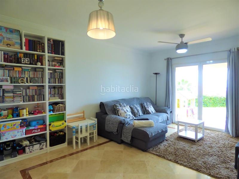 Foto 74db2447-e984-47e1-9320-940cdb5ffc0a. Casa adossada amb aparcament piscina a La Alcaidesa