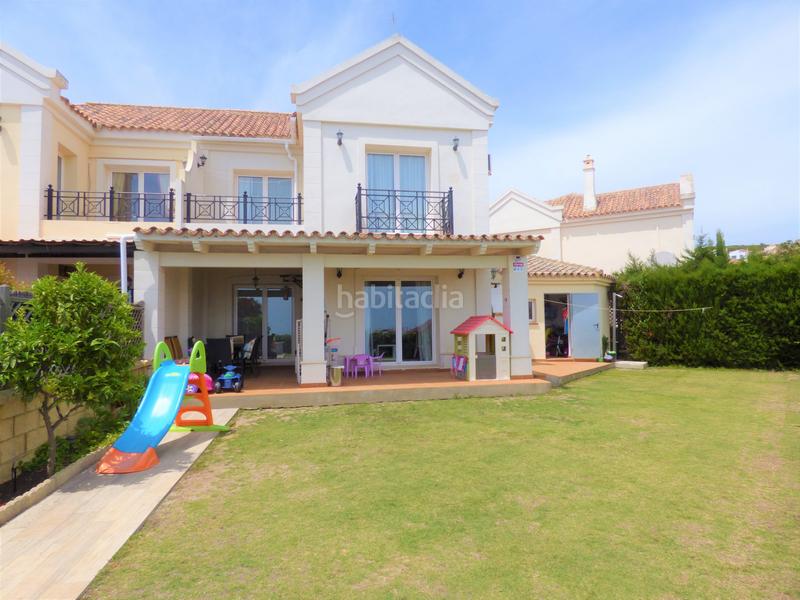 Foto 80767d2d-cdce-4e4e-b8c9-dfd0b8ec85d3. Casa adossada amb aparcament piscina a La Alcaidesa