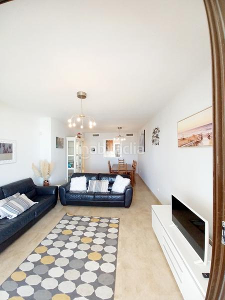 Foto e26cf352-2f37-4792-8b93-52a6e7e03be9. Lloguer planta baixa amb aparcament piscina a La Alcaidesa