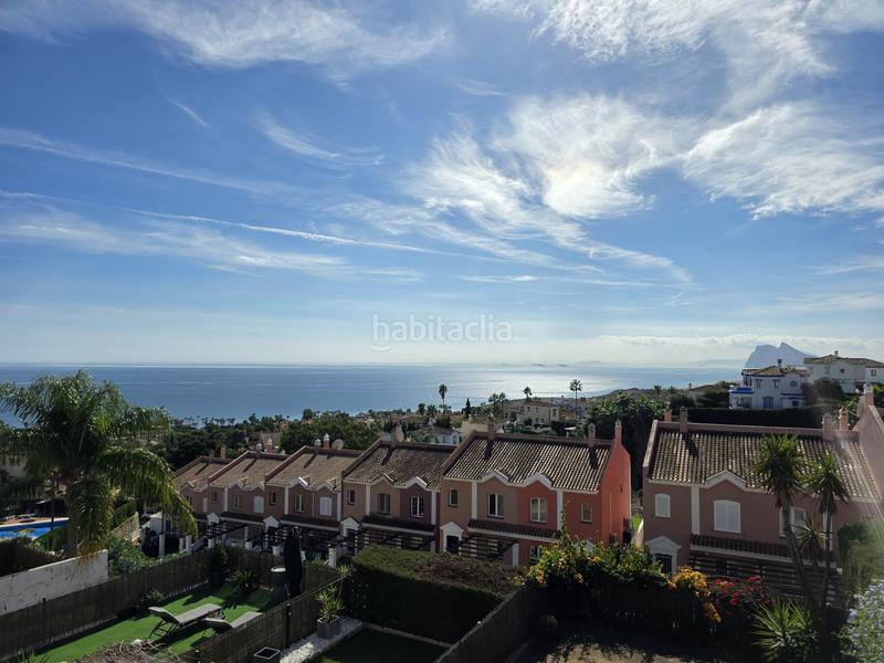 Foto 25bc3201-a398-4473-b4fa-1e5a27b946b4. Casa adossada amb aparcament piscina a La Alcaidesa