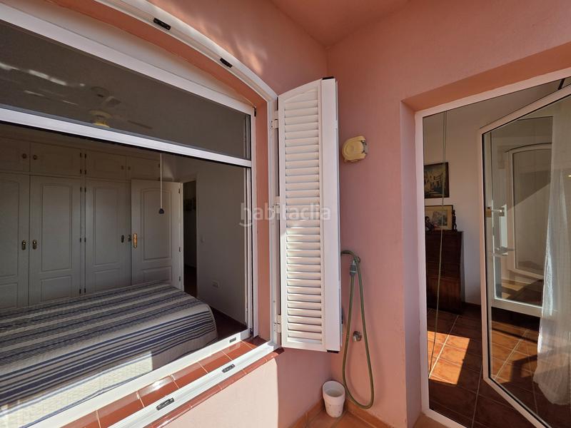 Foto 756dbf7d-9e75-4ad1-96bb-d34f77c429ad. Casa adossada amb aparcament piscina a La Alcaidesa