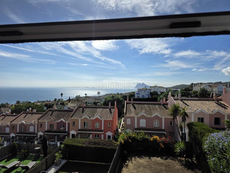 Foto a66c97cd-9d80-4445-9d0b-7b773ac62495. Casa adossada amb aparcament piscina a La Alcaidesa