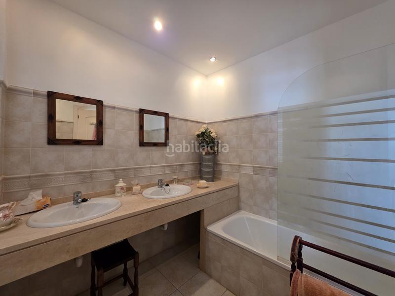 Foto cd38544a-5648-49bc-a806-74e7b52532d3. Casa adossada amb aparcament piscina a La Alcaidesa