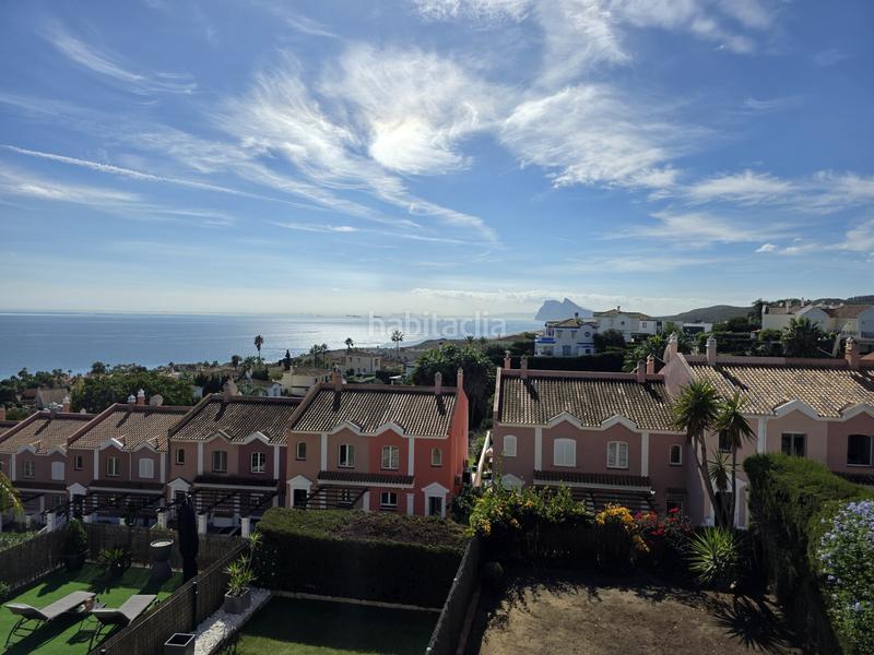 Foto f463f27c-2ca1-43e0-867f-54b477858952. Casa adossada amb aparcament piscina a La Alcaidesa