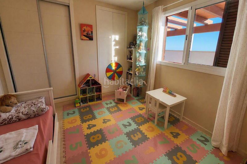 Foto f8f80979-d3a5-4b3a-92f1-d113e7e4d9d3. Àtic amb aparcament piscina a La Alcaidesa