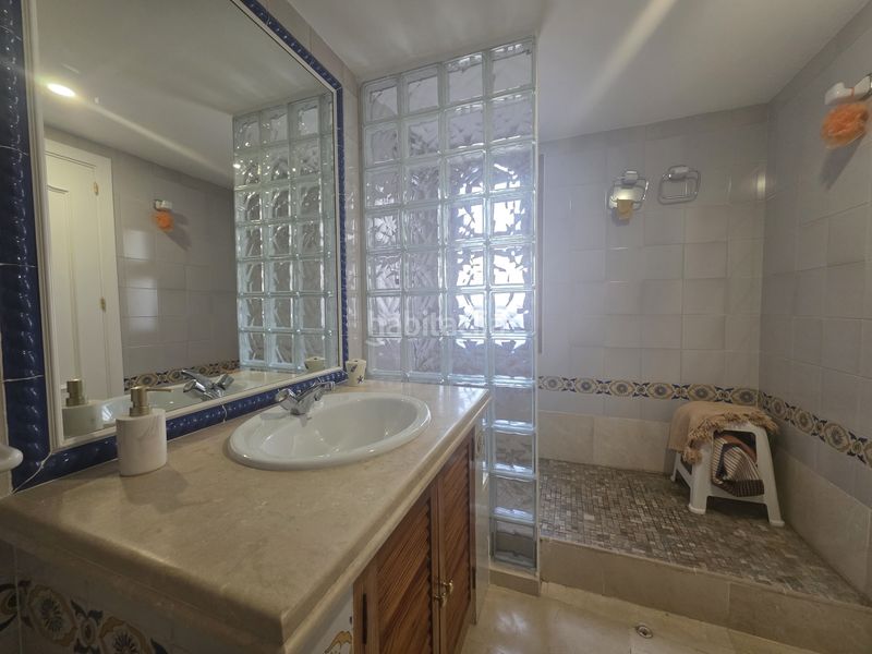 Foto dd8a4a5a-a2f0-4fab-9f9d-30ada9d0e800. Casa adossada amb piscina a La Alcaidesa