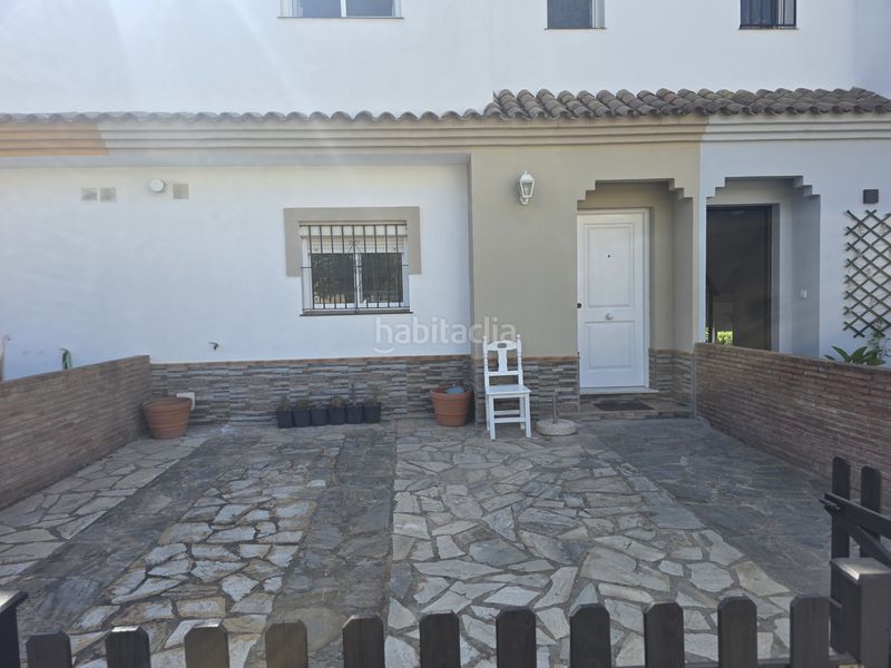 Foto 941f7242-e0ff-4649-84ea-318cb78a39f4. Casa adossada amb aparcament piscina a La Alcaidesa