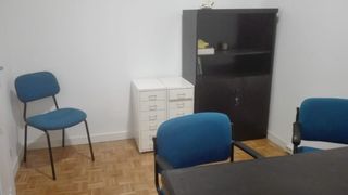 Lloguer Oficina  Sànchez toca kalea. Despacho de 12 m2 en primera planta. primera planta de oficinas.