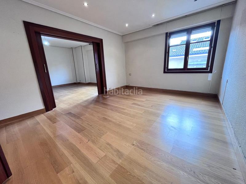 Foto 4255f595-970b-493e-baf5-981146e1693c. Etagenwohnung mit heizung in Ensanche Vitoria - Gasteiz