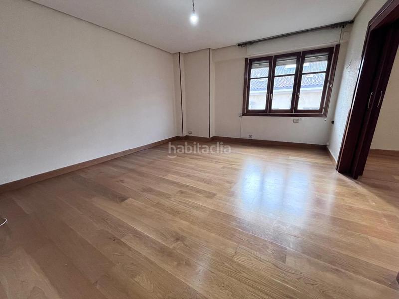 Foto abcdc455-2a24-460a-b8a1-3912c02e9c2d. Etagenwohnung mit heizung in Ensanche Vitoria - Gasteiz