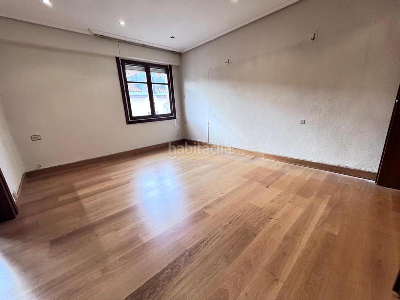 Foto f4401cab-89db-42b7-a58c-f4b729567af2. Etagenwohnung mit heizung in Ensanche Vitoria - Gasteiz