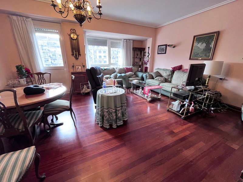 Foto 904a345e-6f40-4dd0-b9e2-20a84afbe6e6. Pis amb calefacció aparcament a El Anglo Vitoria - Gasteiz