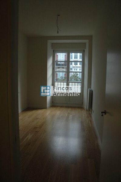 Foto e5e5f3a2-85c9-4216-bf45-1da4954bc459. Pis a Ensanche Vitoria - Gasteiz