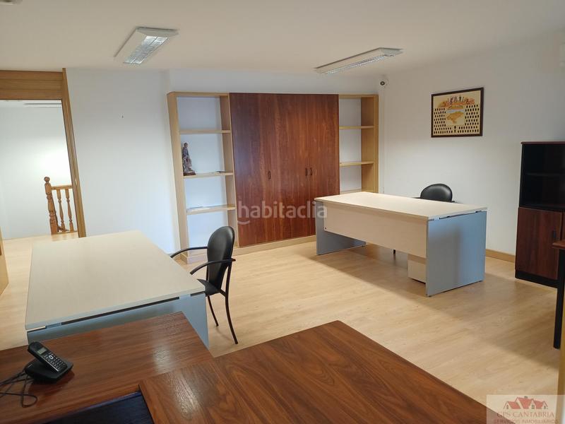 Foto b23553e9-484d-4c53-99d9-0e4b915f233e. Local commercial dans avda. de cantabria 26b dans Maliaño Camargo