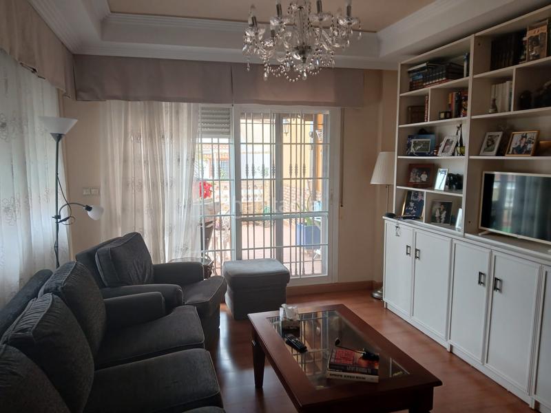 Foto b4ee61db-82cc-47d4-90f5-ca468fe444e8. Chalet  con piscina en Motril ciudad Motril