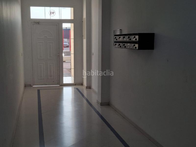 Foto 0d39bd7e-c862-4297-afa0-4e5408b56748. Apartamento en avenida julio moreno 37 piso frente al puerto en Motril