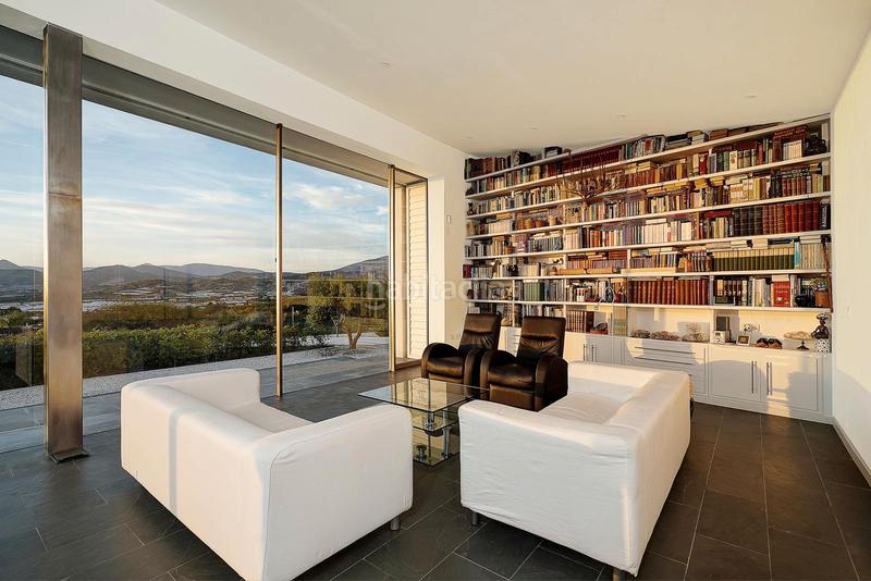 Foto a068f0a1-cb3e-45ca-8fbc-e3e00c995716. Masia amb aparcament piscina a Los Tablones - La Garnatilla Motril