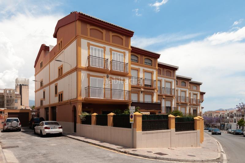 Foto df9e916a-3baf-4a10-a0d1-471b53eb6418. Casa adosada casa con jardin en Motril ciudad Motril