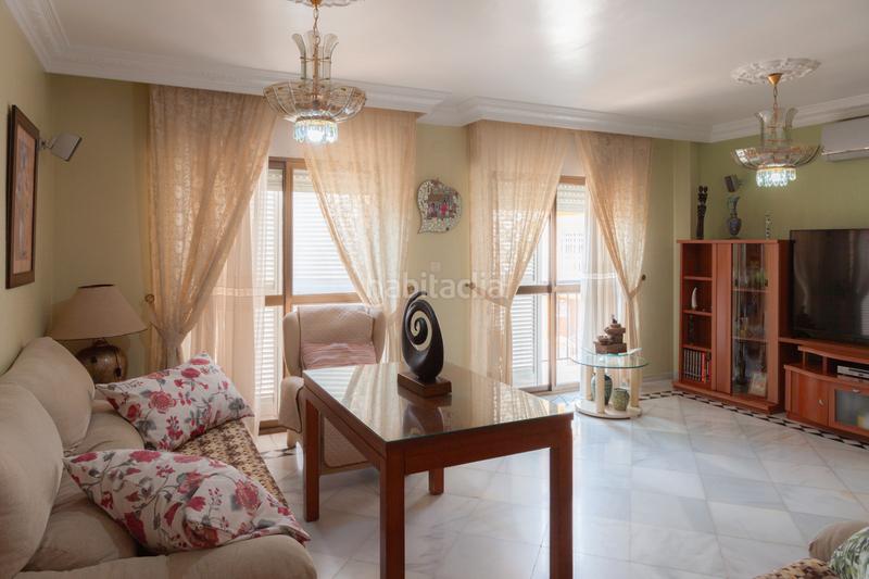 Foto f261ed7f-8f52-4fef-b850-dd933841da64. Casa adosada casa con jardin en Motril ciudad Motril